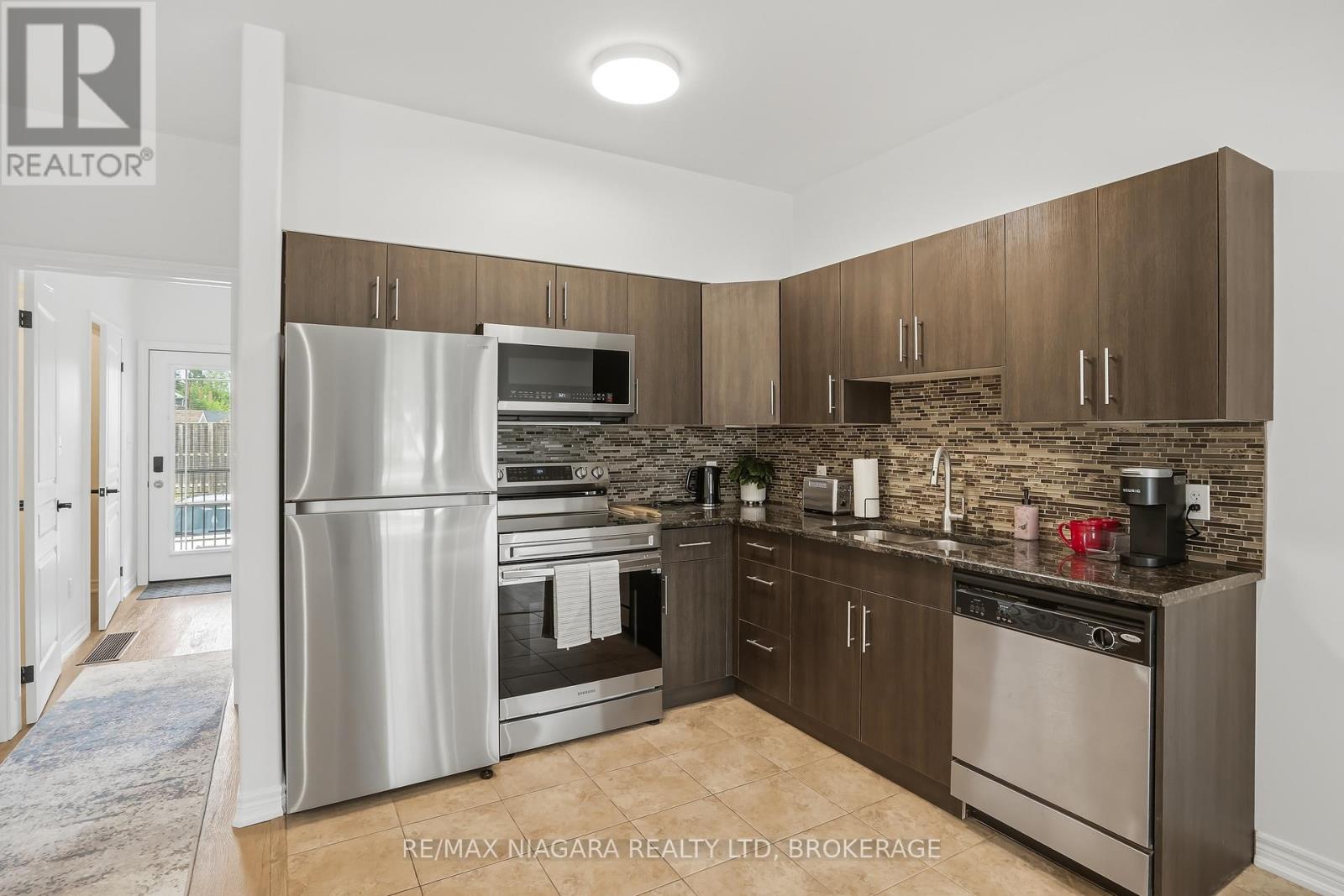 #104 6045 DUNN STREET - 13