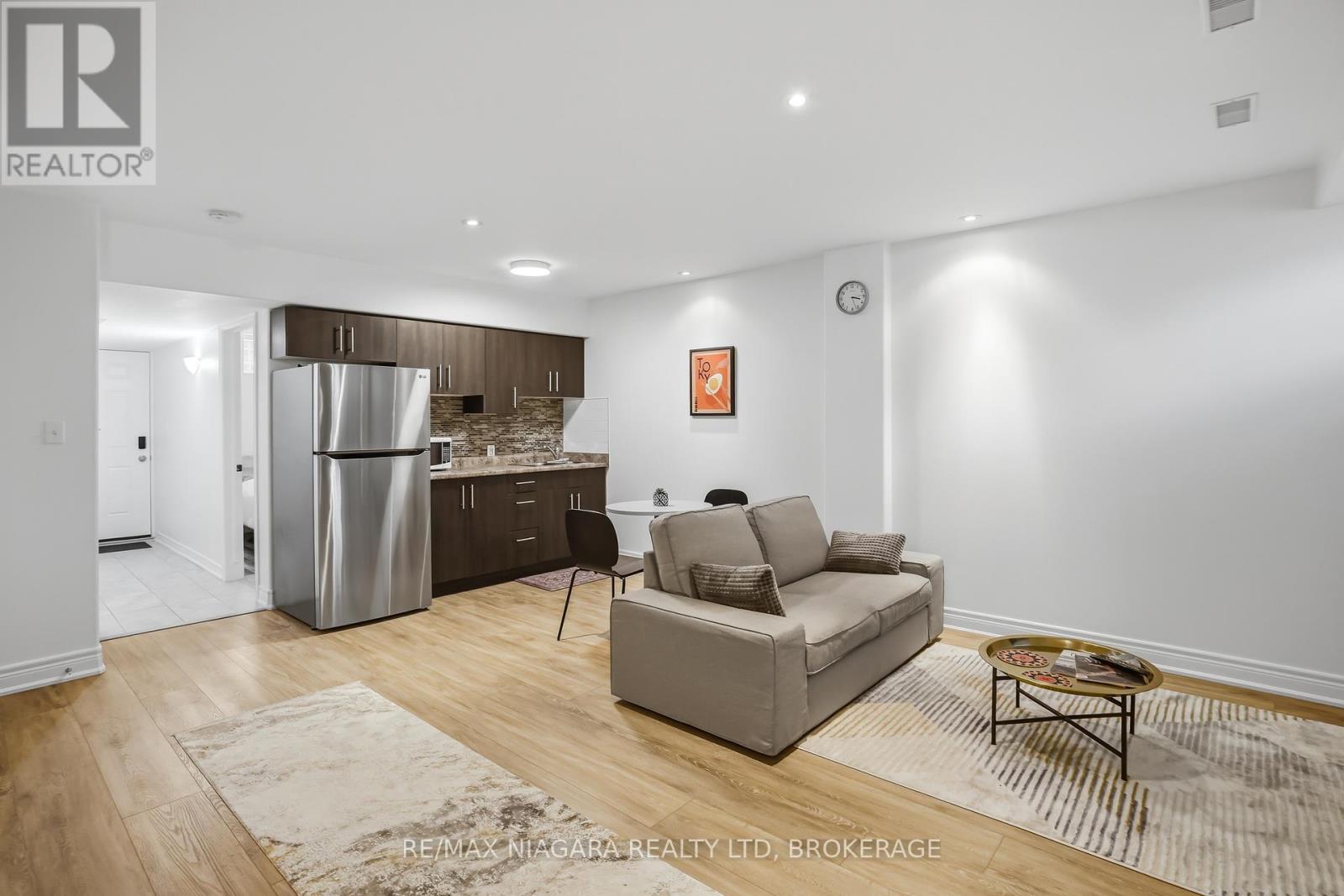 #104 6045 DUNN STREET - 17