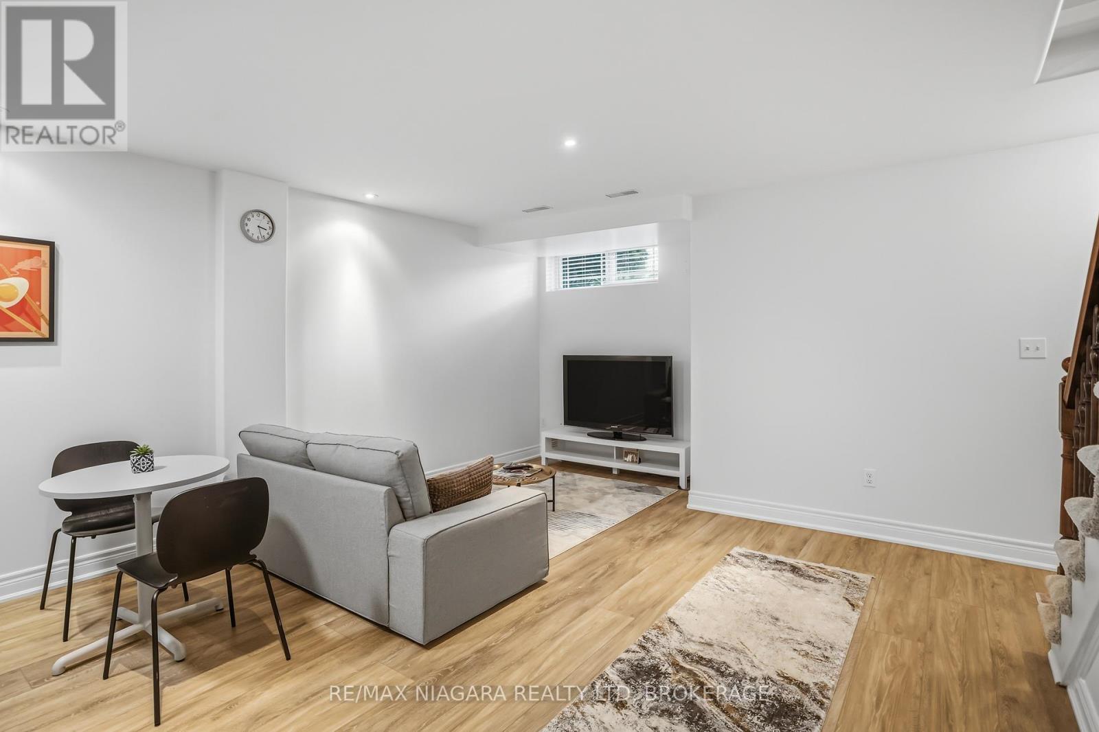 #104 6045 DUNN STREET - 20