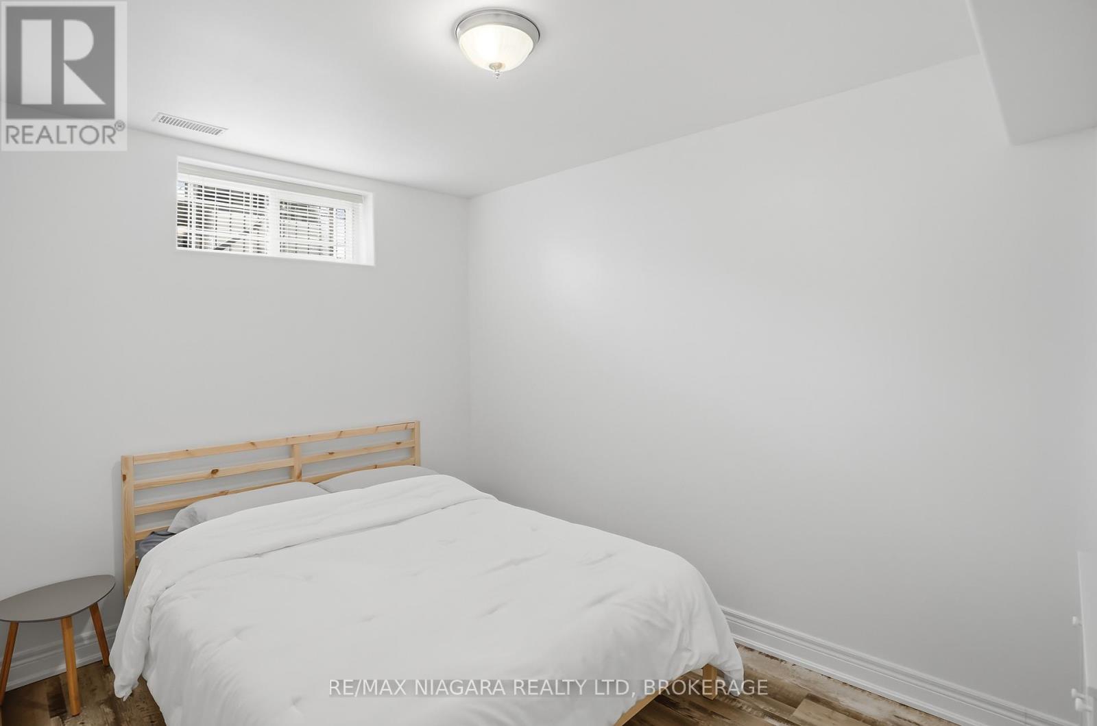 #104 6045 DUNN STREET - 23