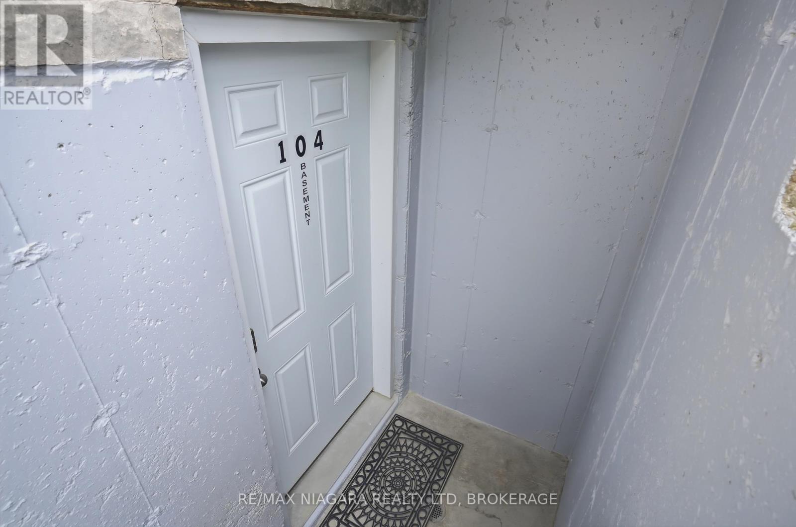 #104 6045 DUNN STREET - 29