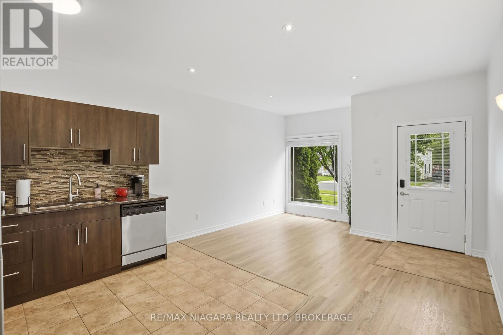#104 6045 DUNN STREET - 9