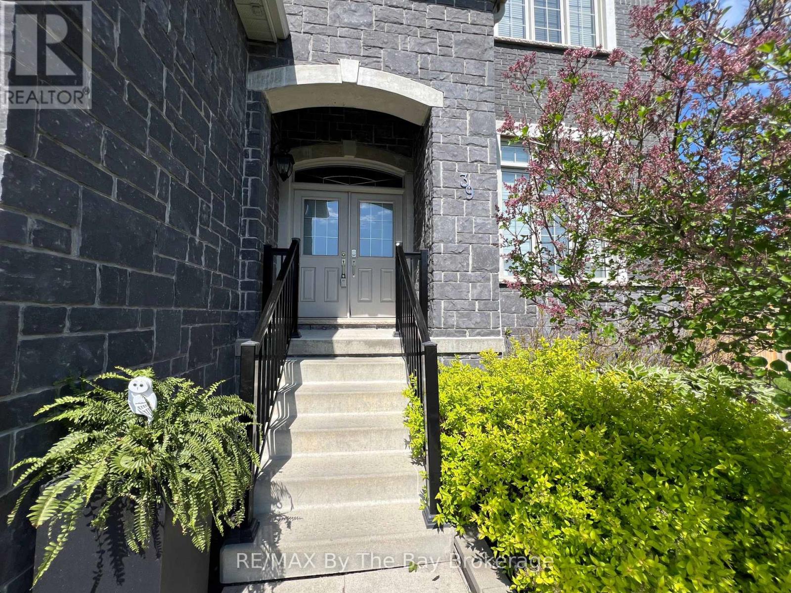 39 GILPIN CRESCENT - 7