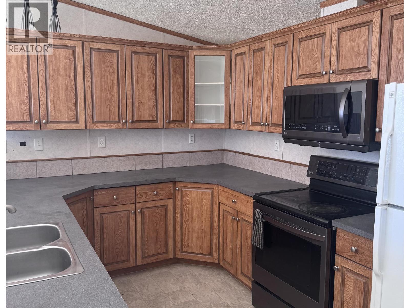 10223 W PINE AVENUE - 5