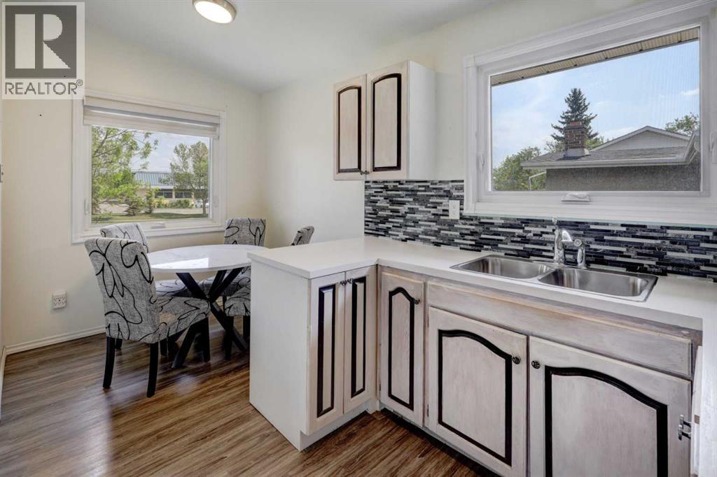 4721 Edmonton Trail NE - 10