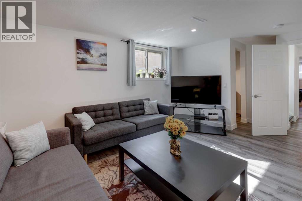 4721 Edmonton Trail NE - 21