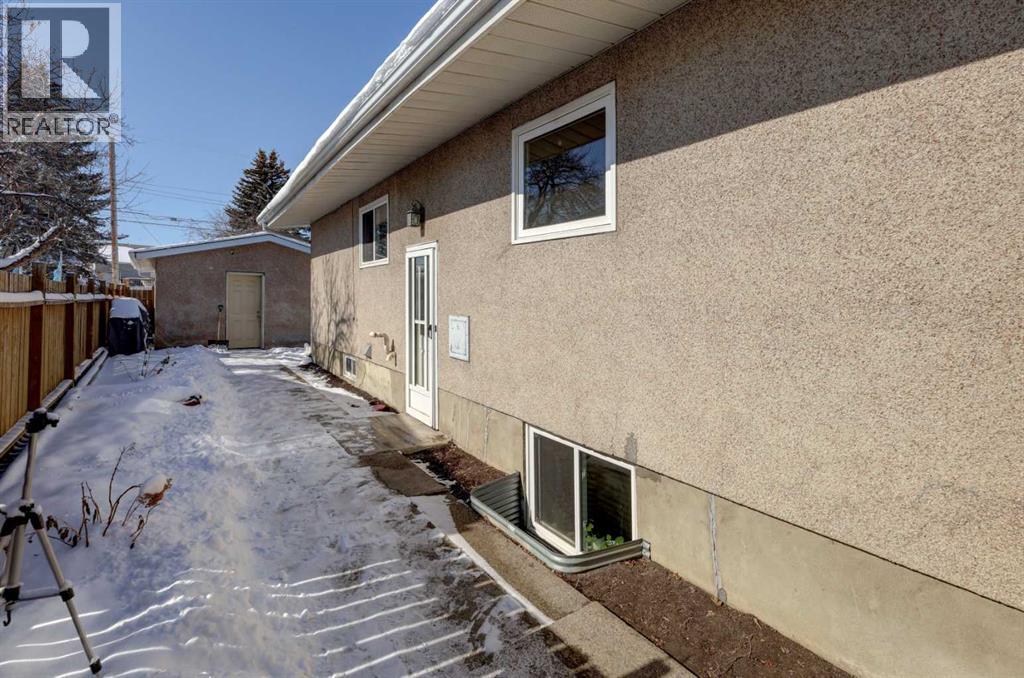 4721 Edmonton Trail NE - 32