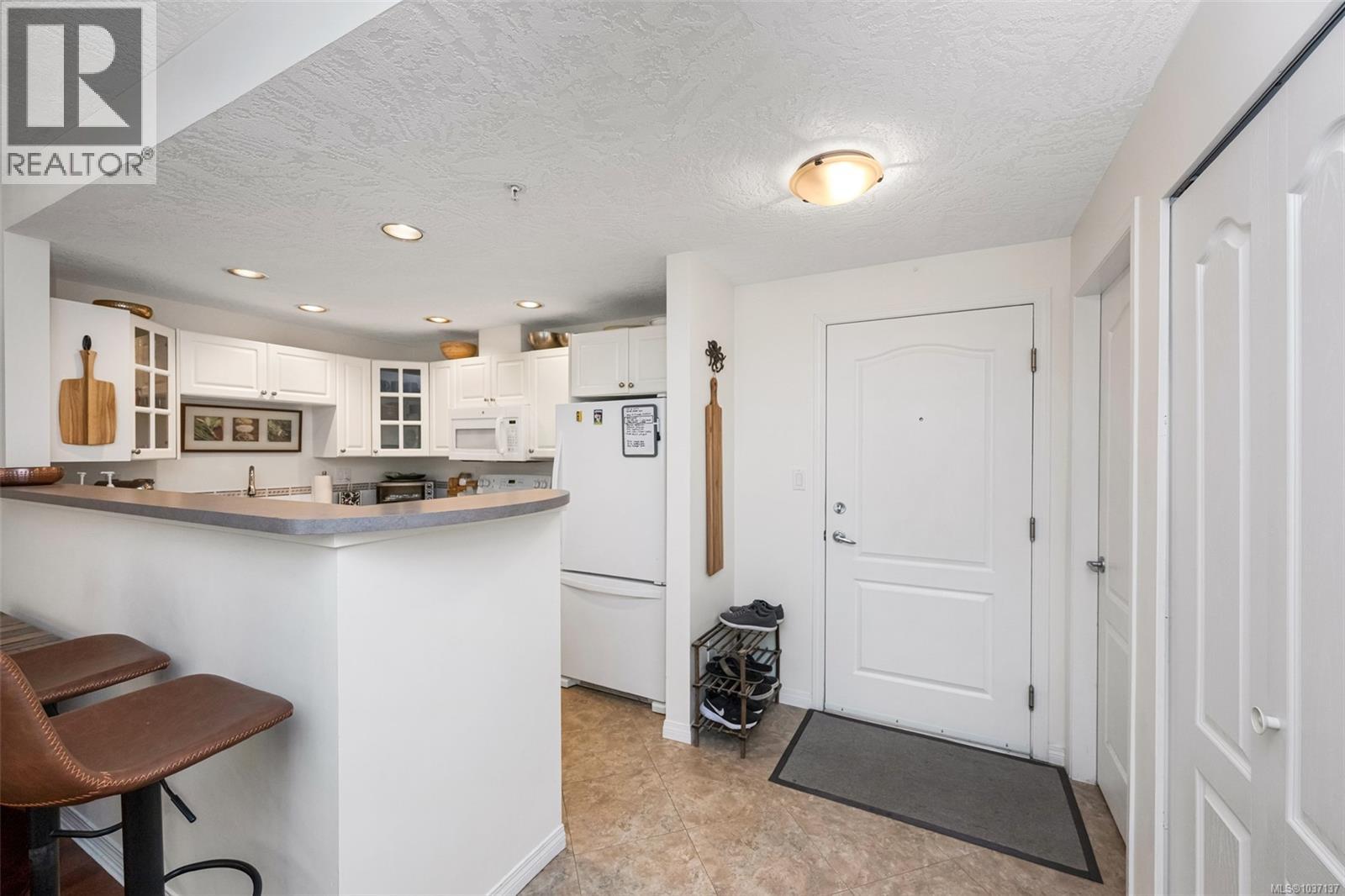 #109 380 Waterfront Cres - 9