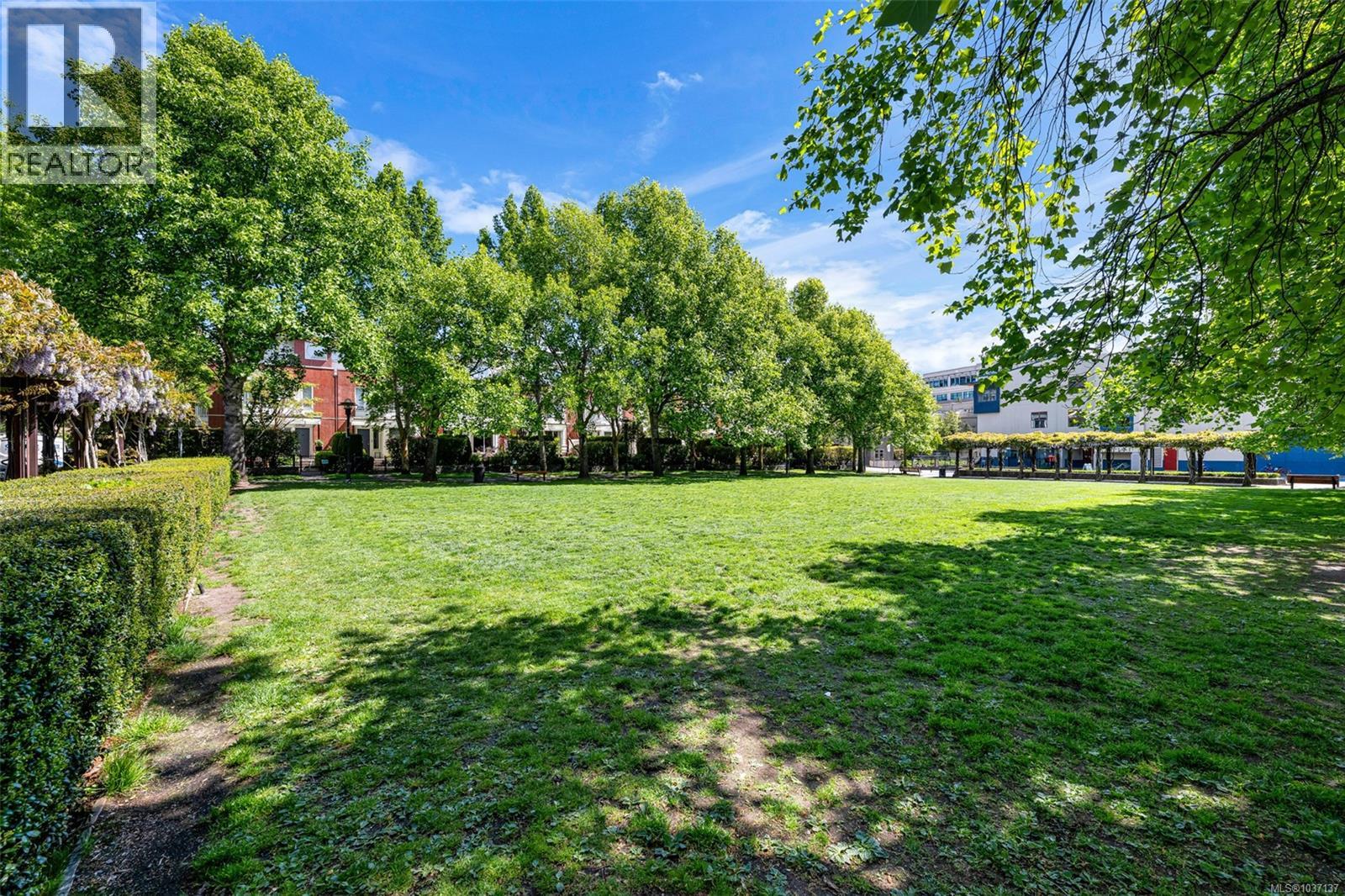 #109 380 Waterfront Cres - 43