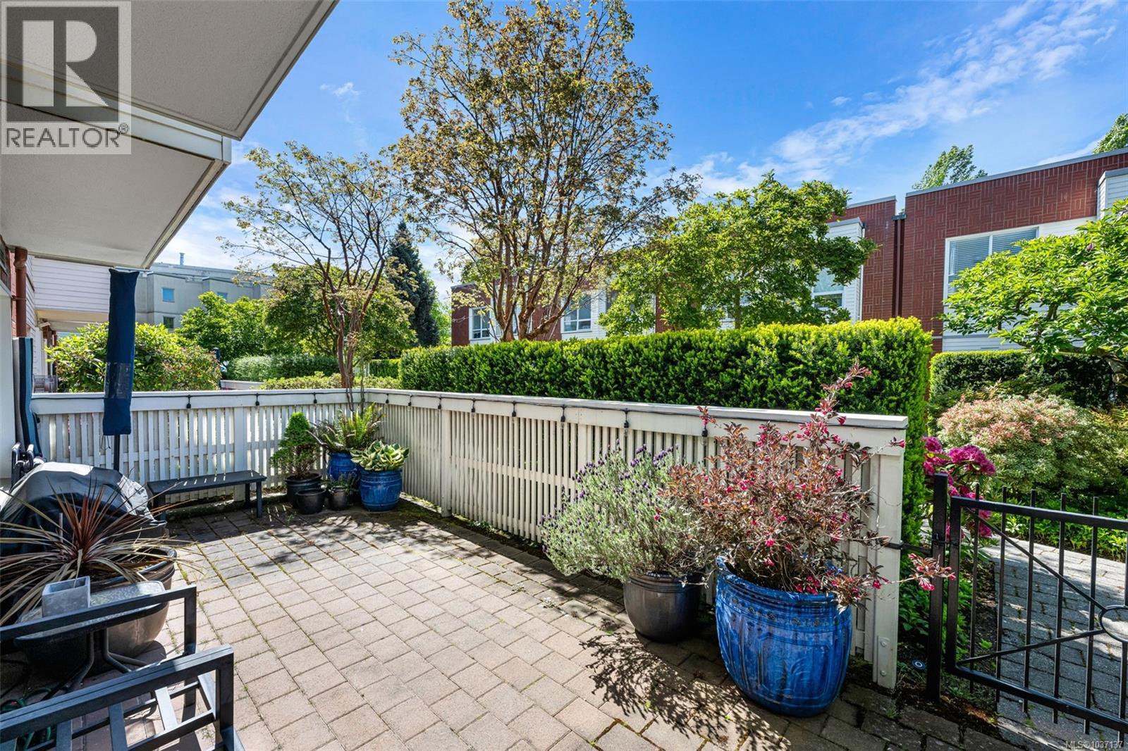 #109 380 Waterfront Cres - 35