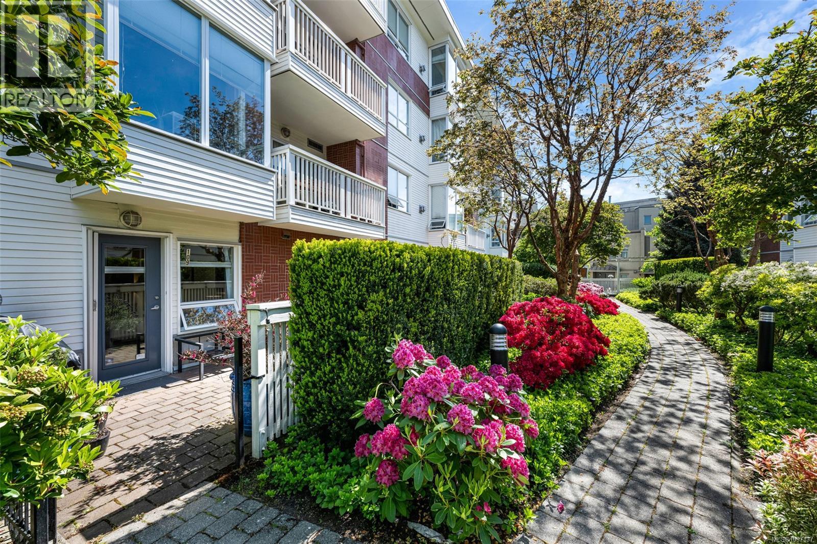 #109 380 Waterfront Cres - 36