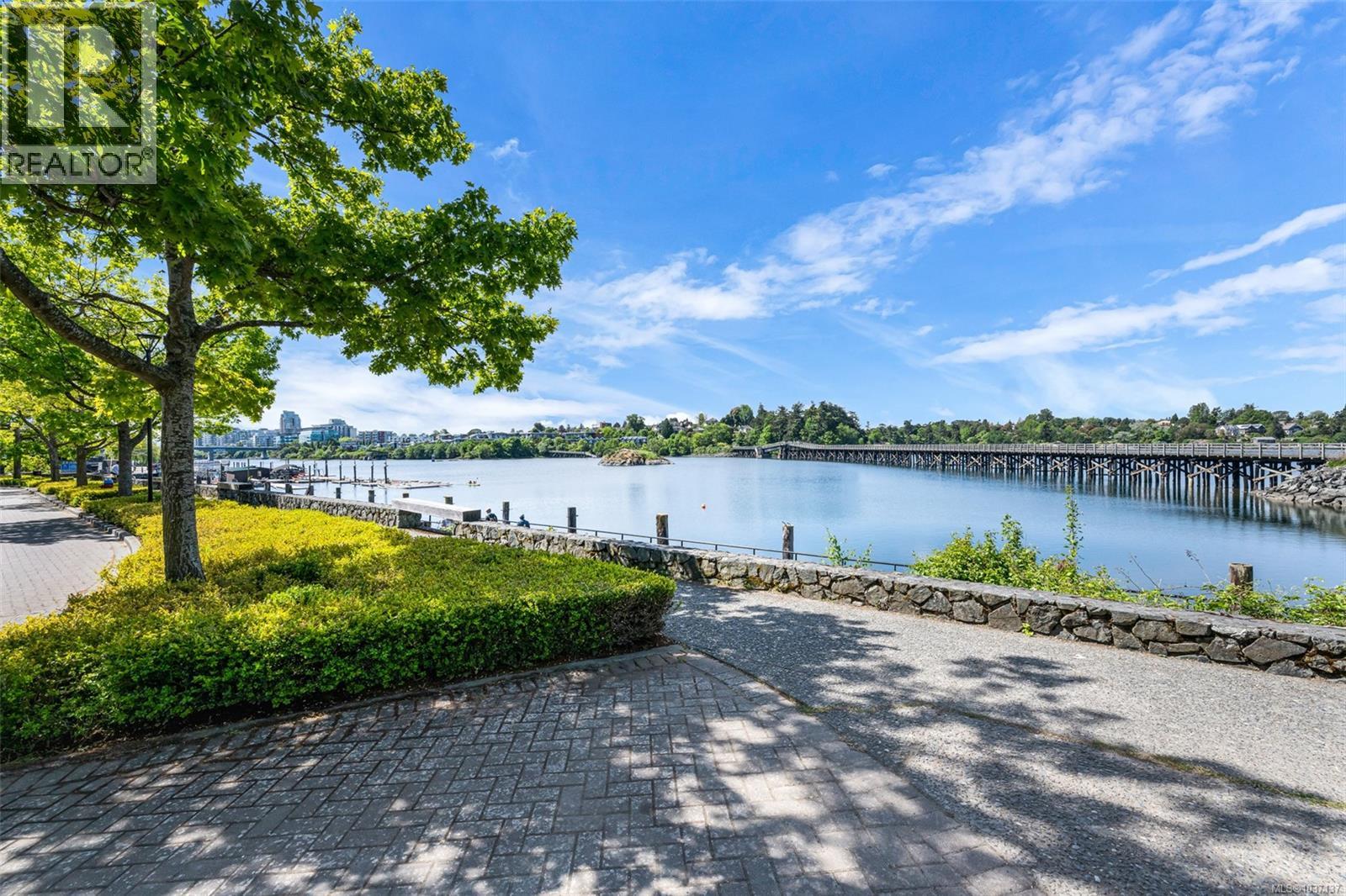 #109 380 Waterfront Cres - 44