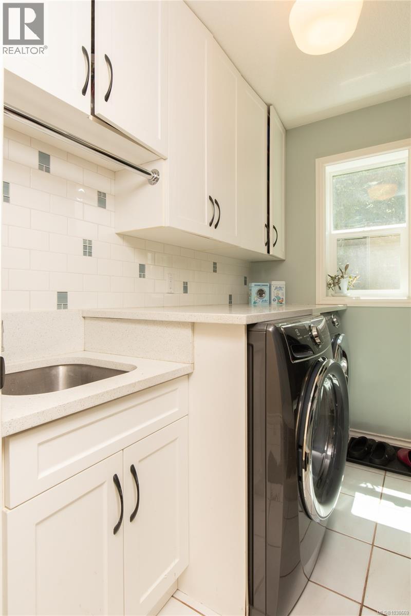 2956 Ridgeway Rd - 23