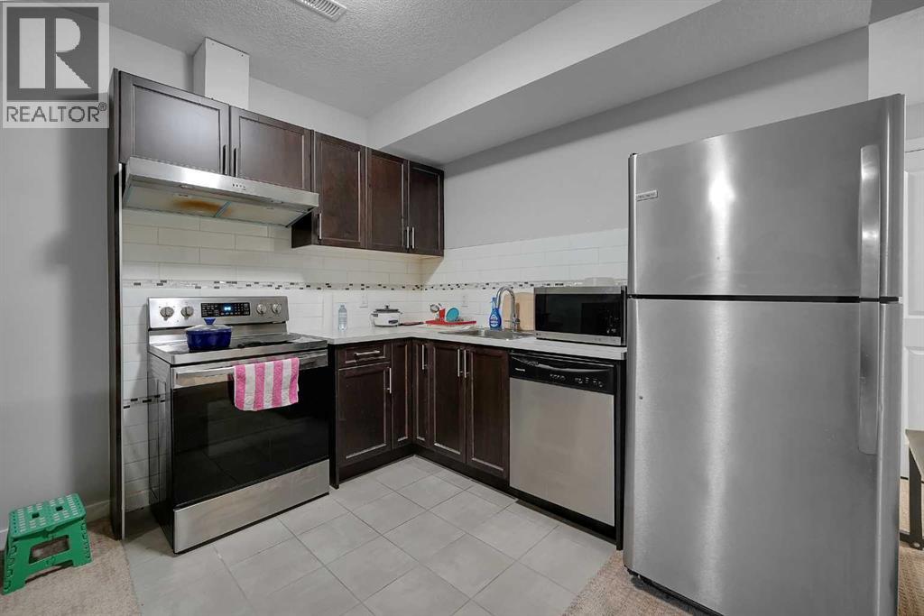 216 Carringvue Manor NW - 44