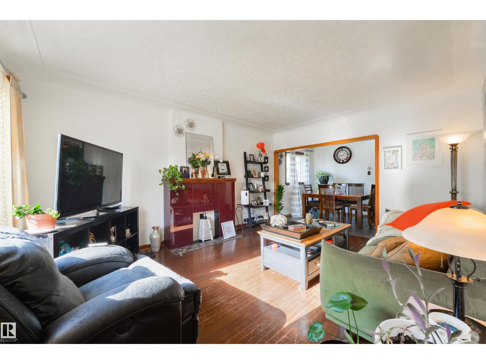 11240 102 ST NW - 11
