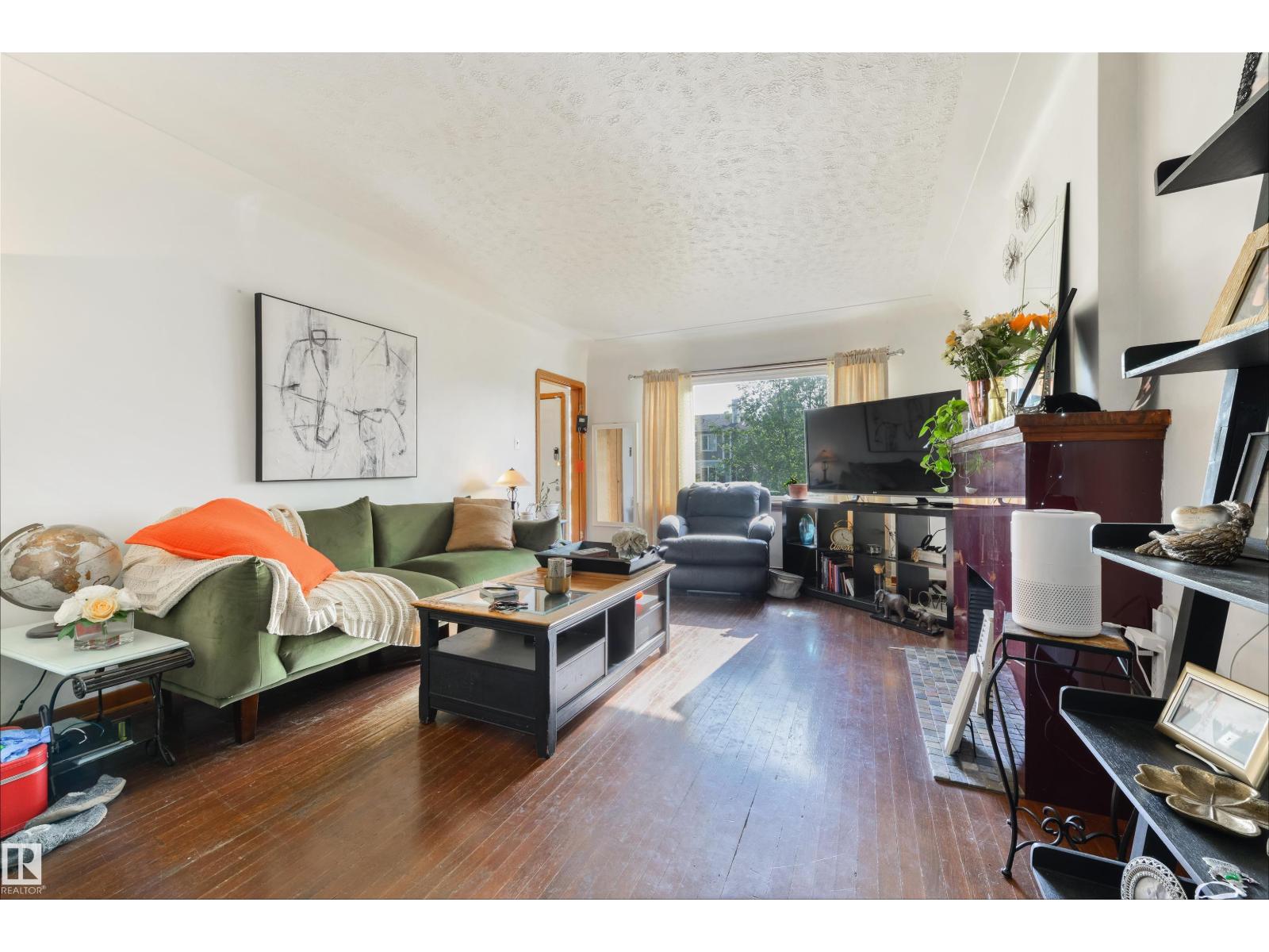 11240 102 ST NW - 12