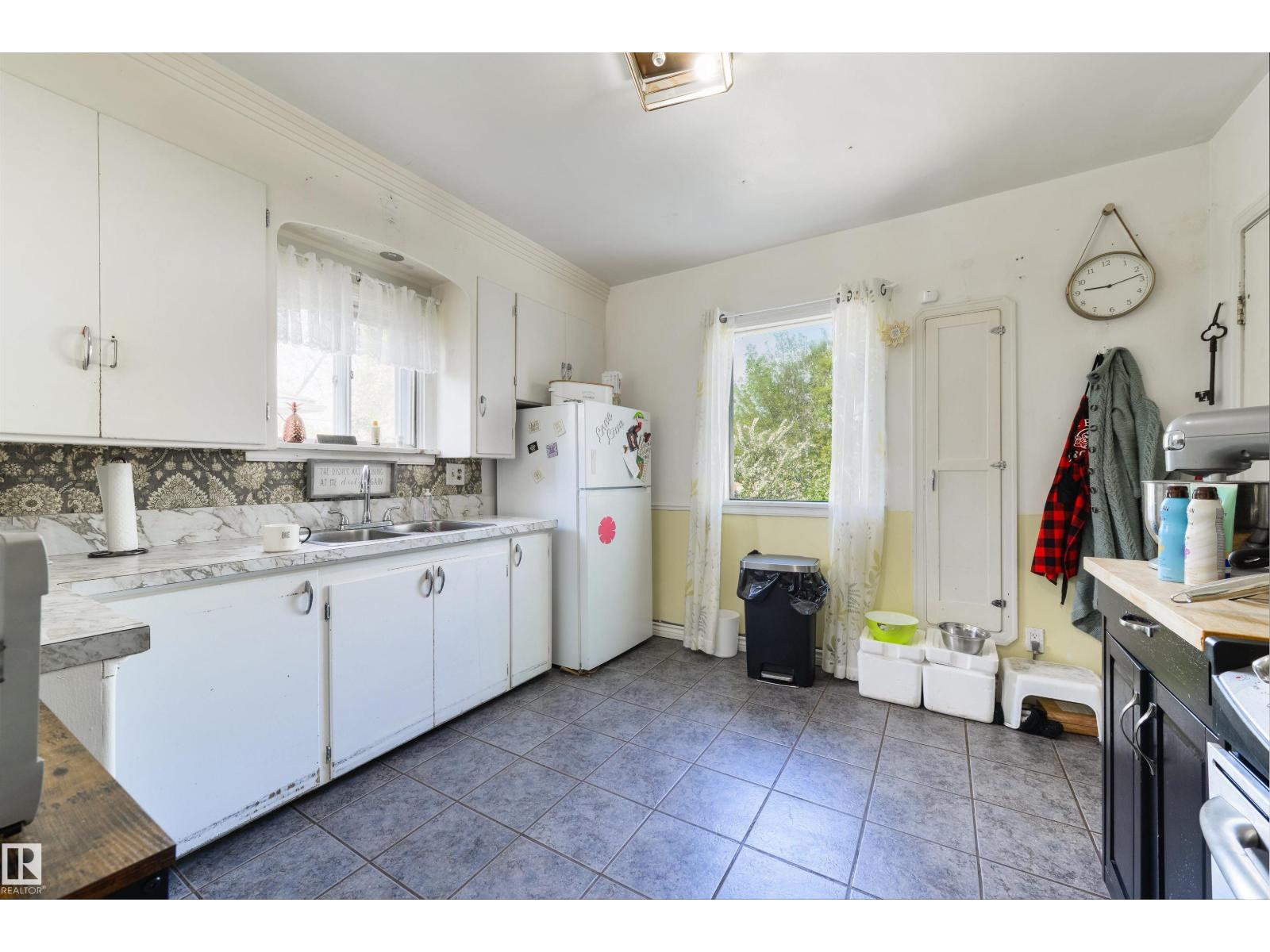 11240 102 ST NW - 16