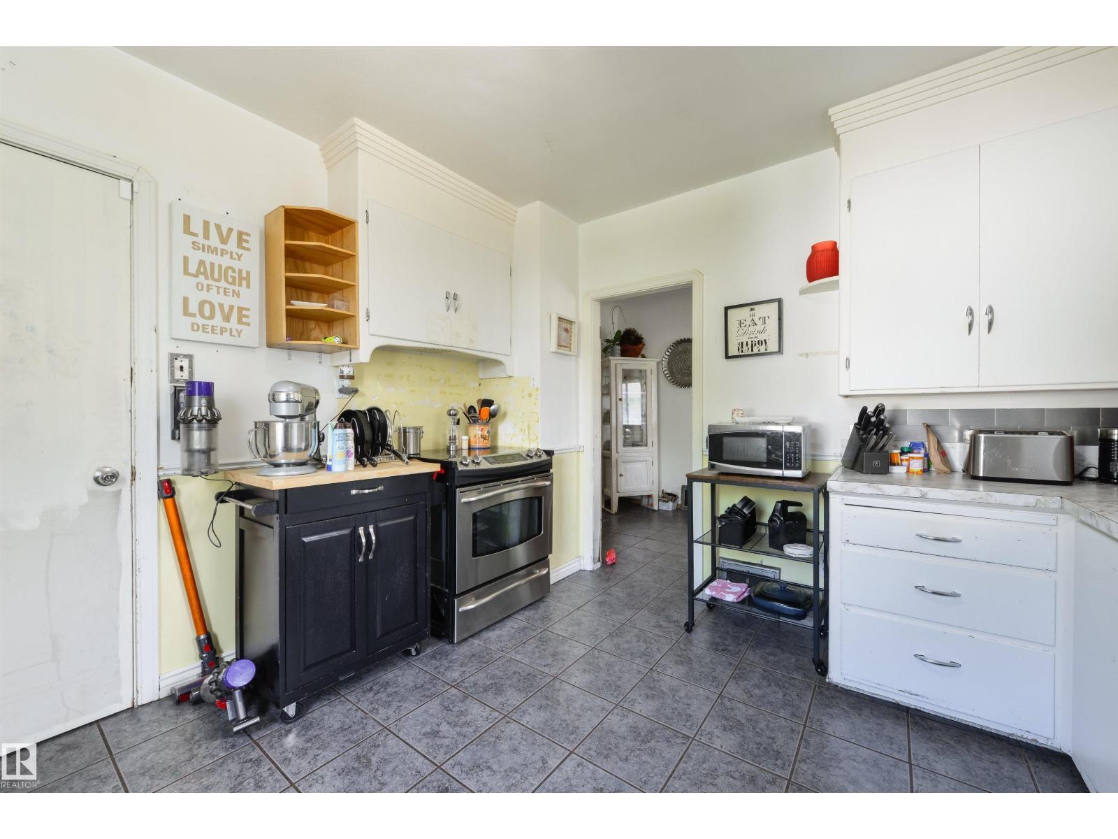 11240 102 ST NW - 18