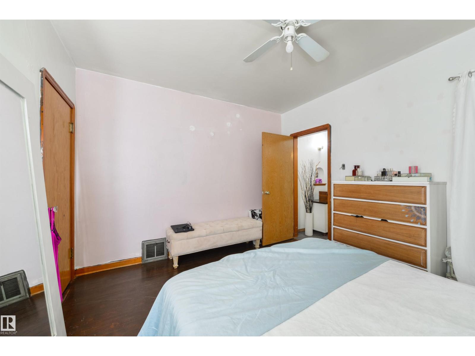 11240 102 ST NW - 23