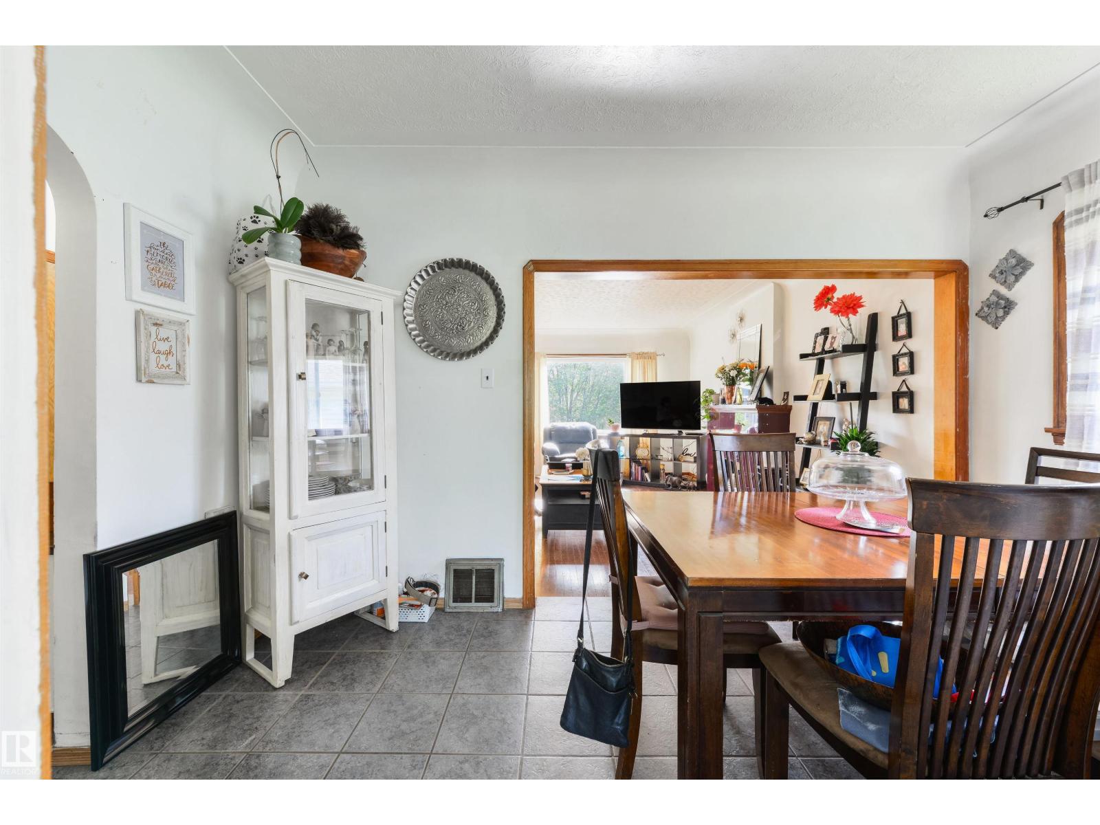 11240 102 ST NW - 26
