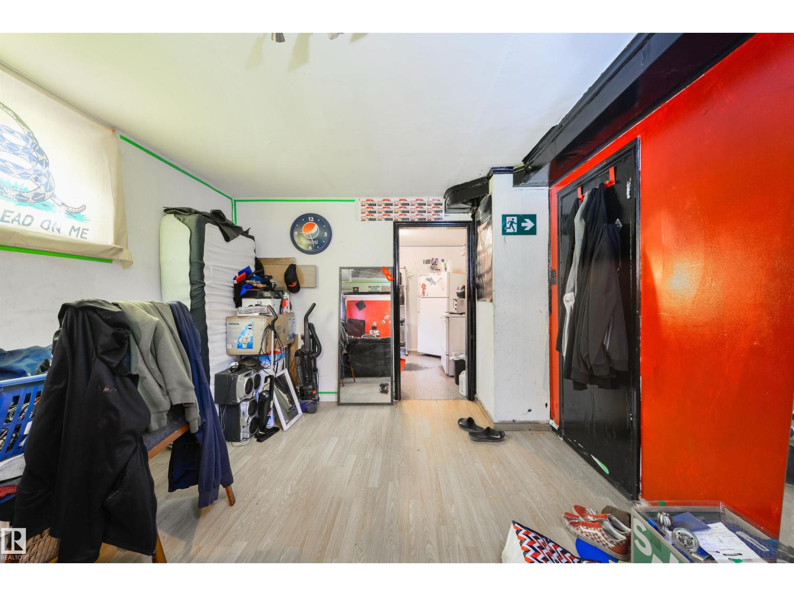 11240 102 ST NW - 32