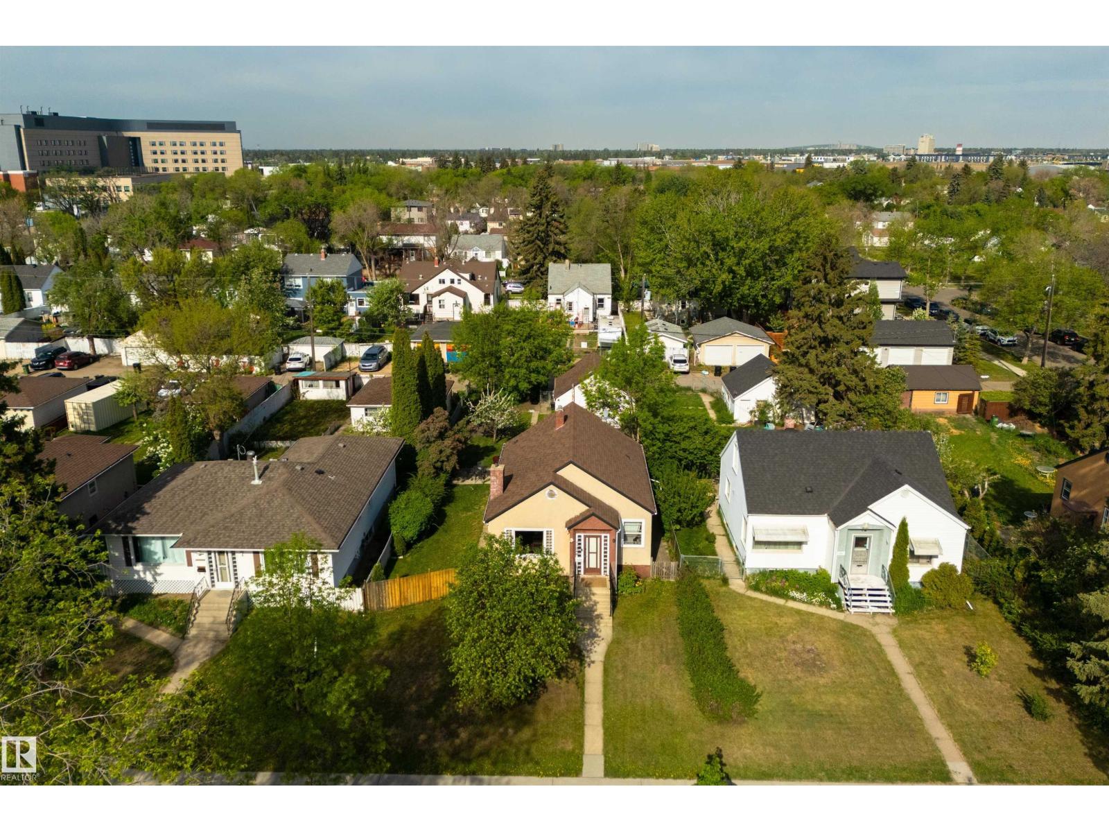 11240 102 ST NW - 40