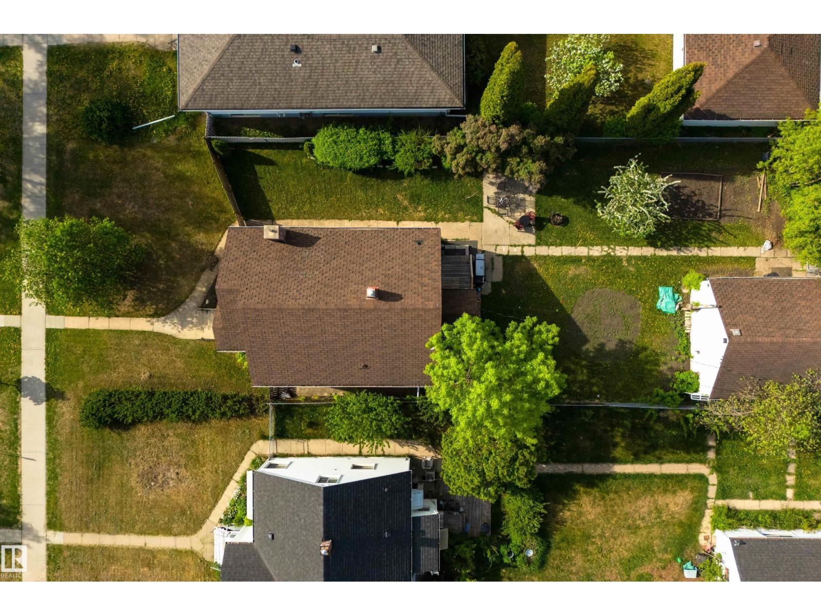 11240 102 ST NW - 43