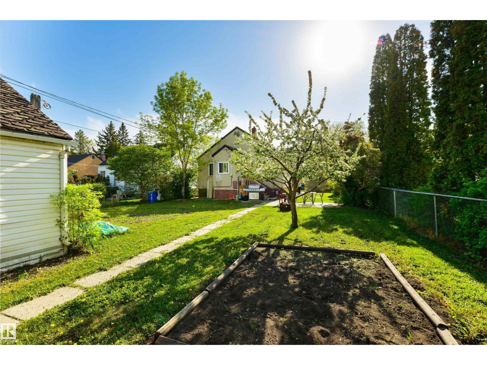 11240 102 ST NW - 9