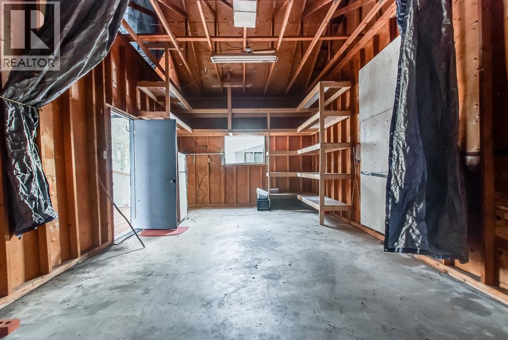 219 4 Street SE - 11