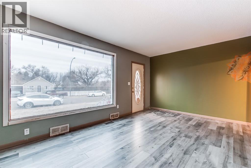 219 4 Street SE - 5