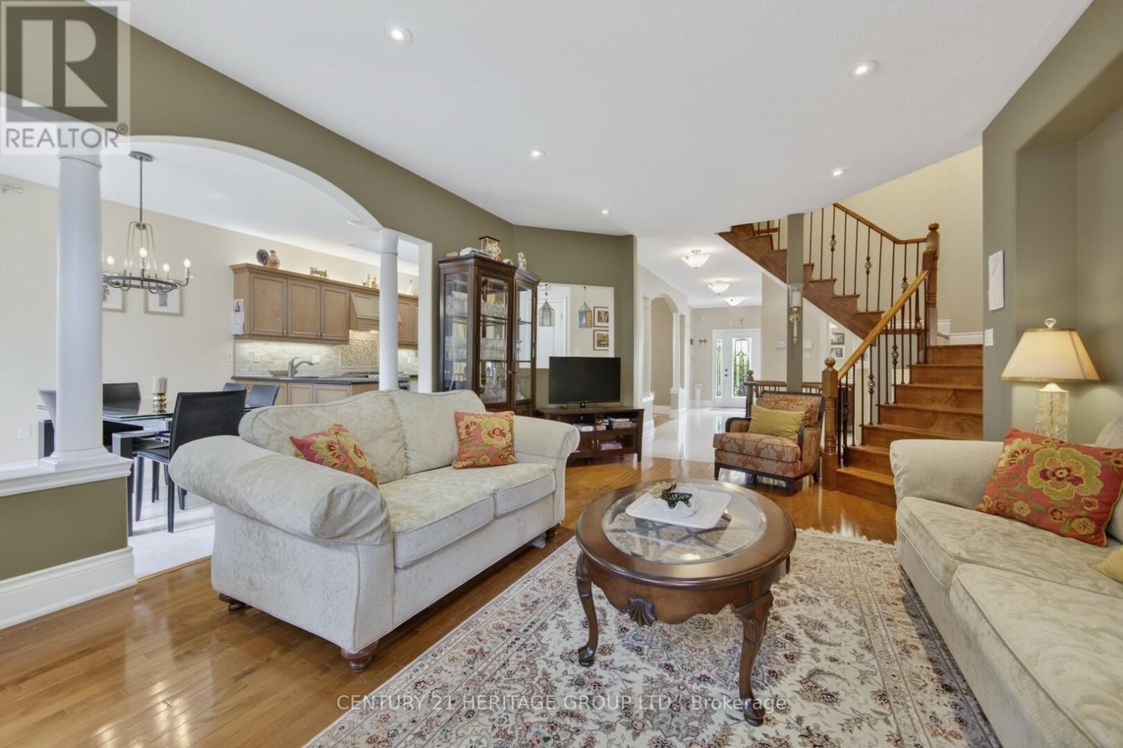 64 GARDINER DRIVE - 13