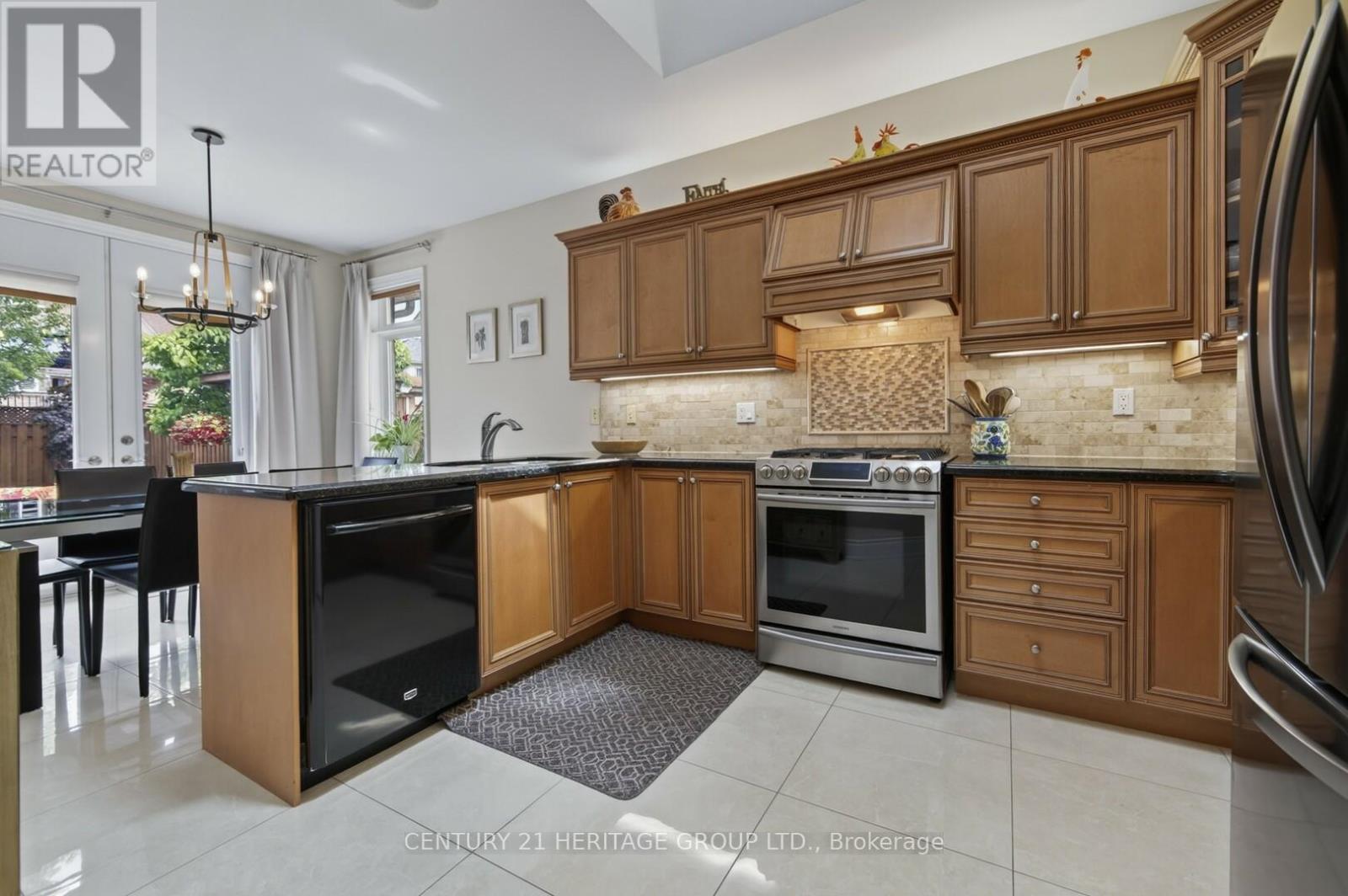 64 GARDINER DRIVE - 18