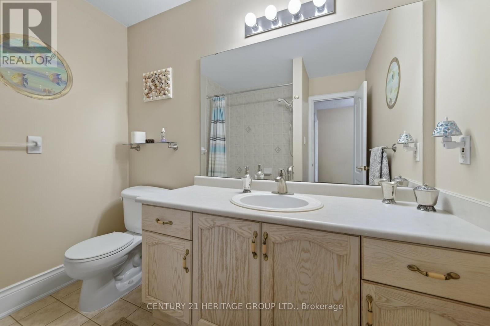 64 GARDINER DRIVE - 22