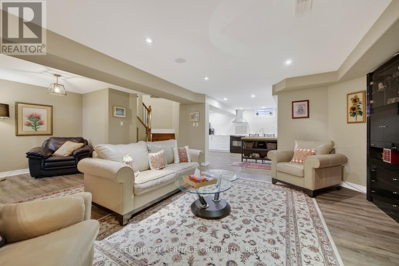 64 GARDINER DRIVE - 25