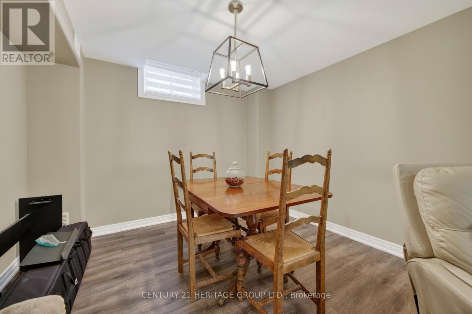 64 GARDINER DRIVE - 26
