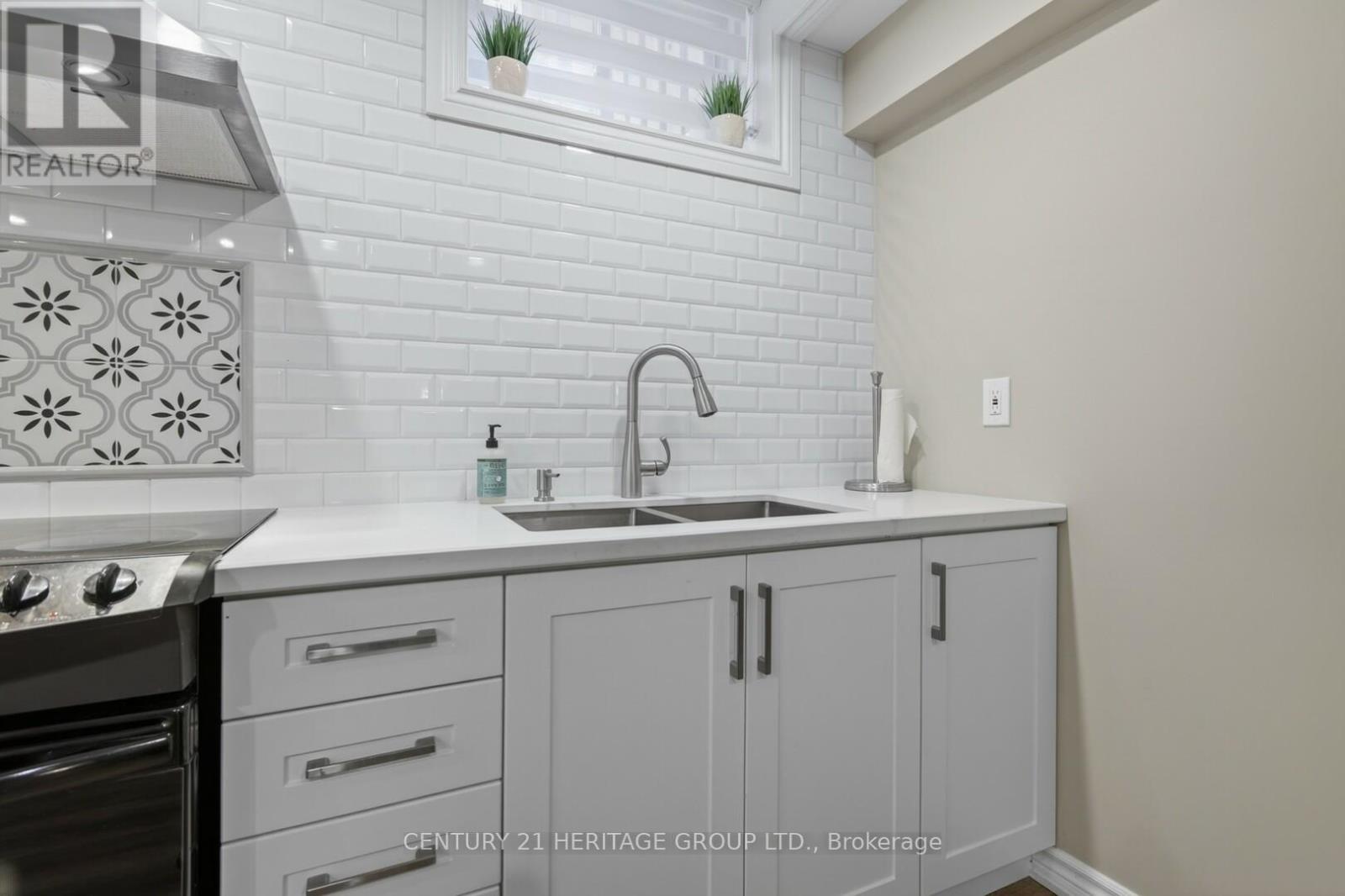 64 GARDINER DRIVE - 28