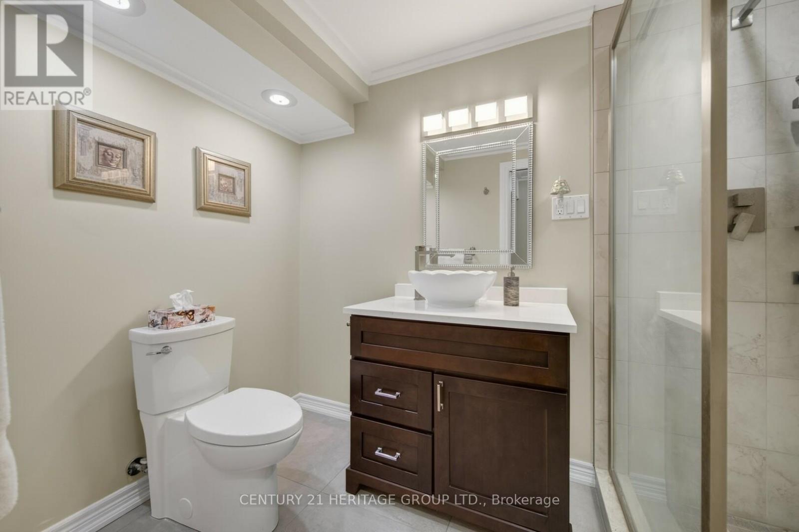 64 GARDINER DRIVE - 31