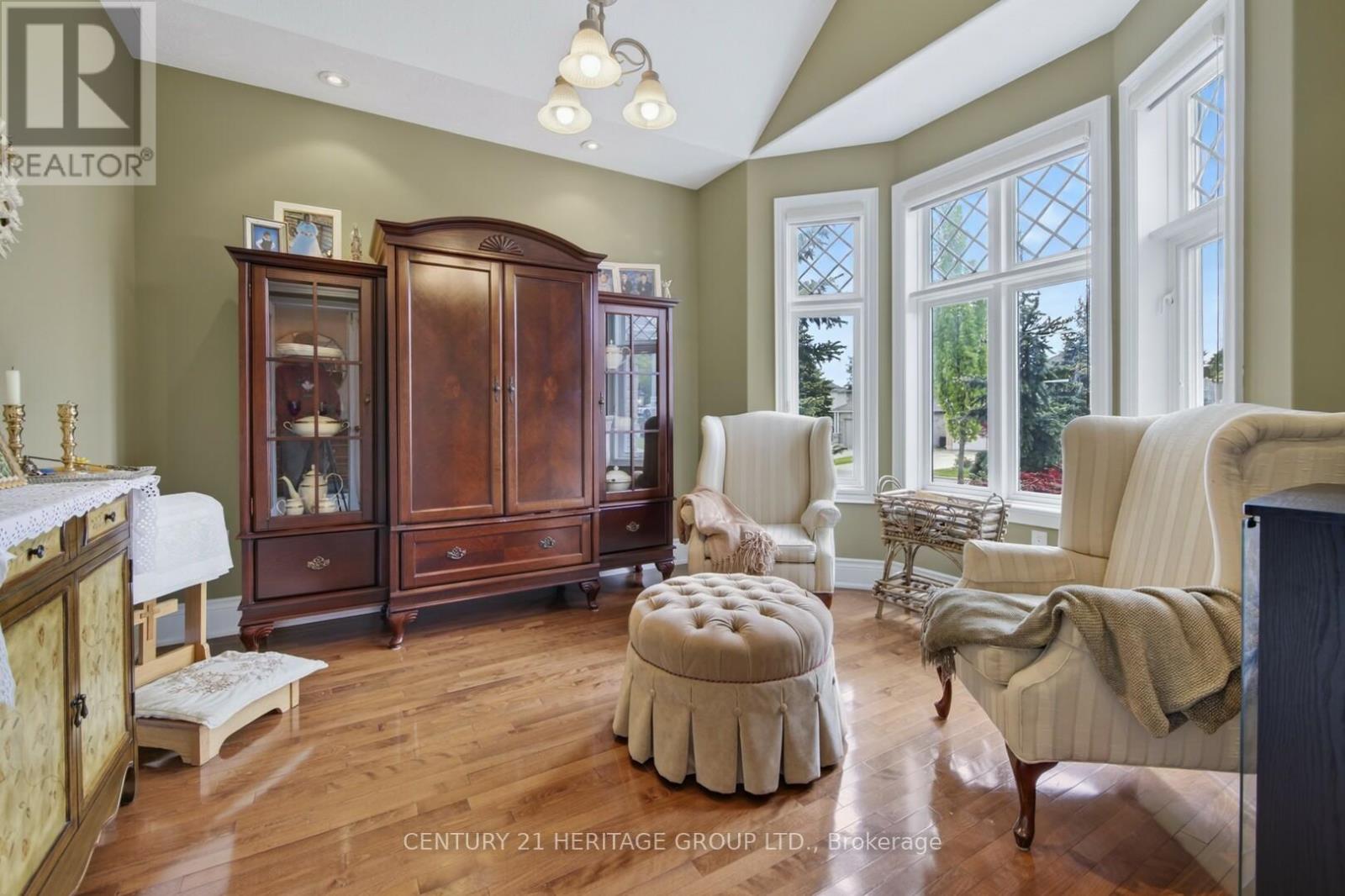 64 GARDINER DRIVE - 6