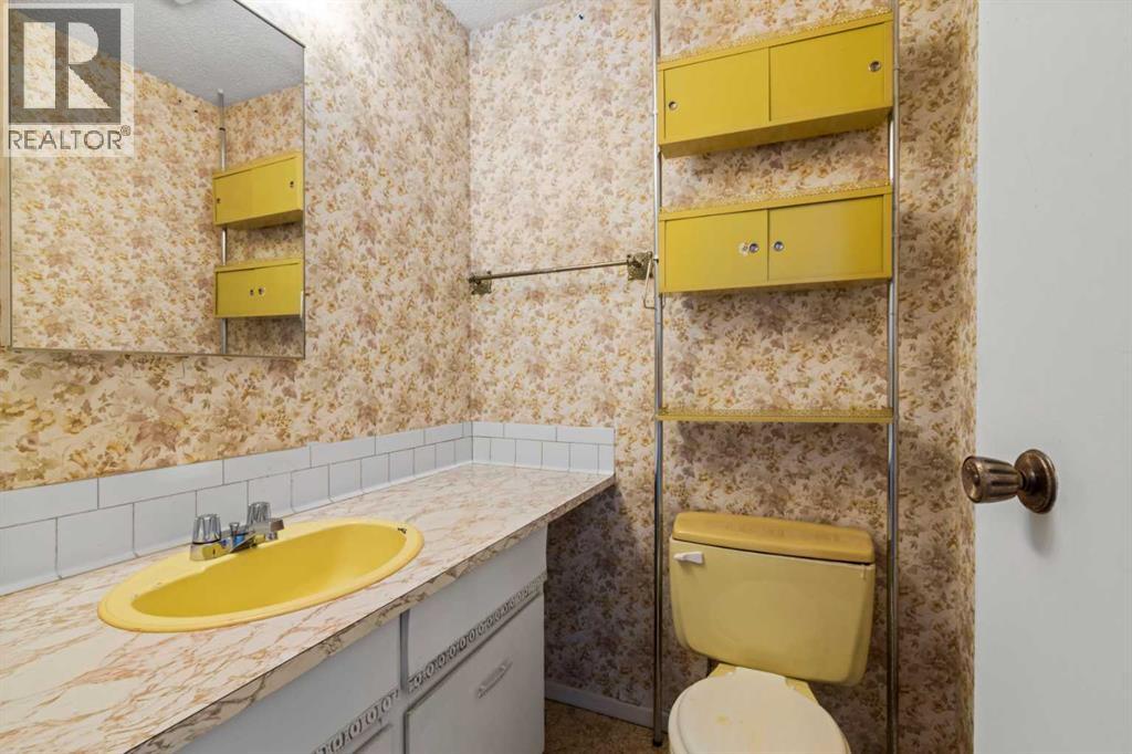 204 Dalgetty Bay NW - 12