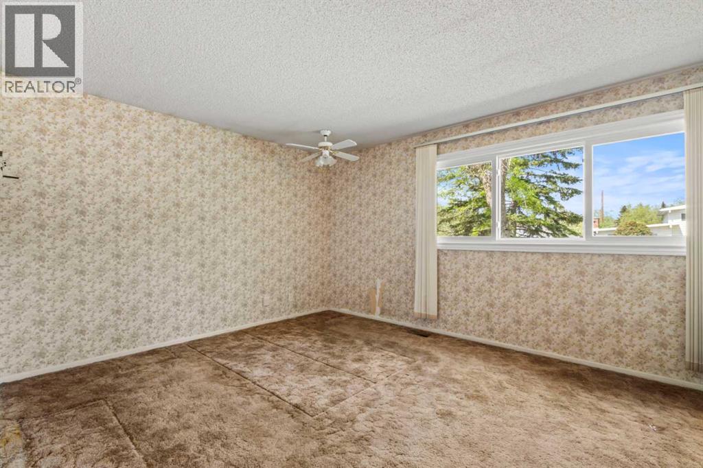 204 Dalgetty Bay NW - 10