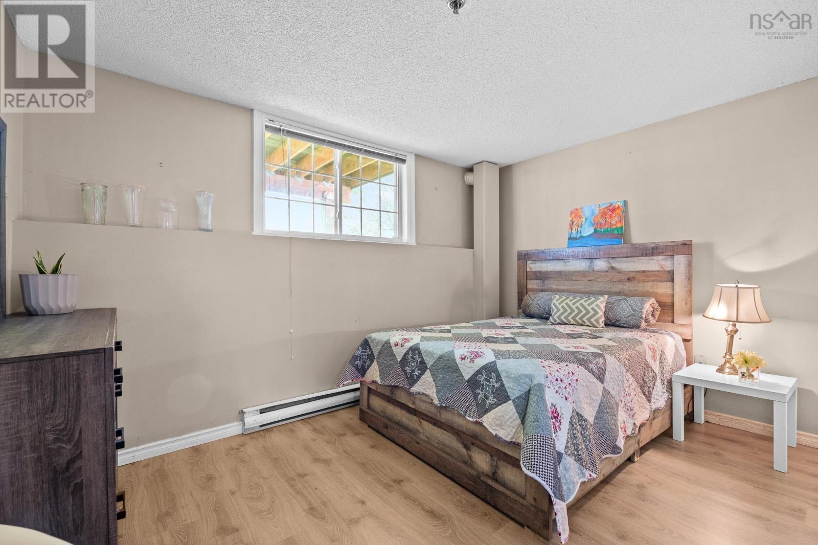 Property 27 of 39 of 131 79 Collins Grove