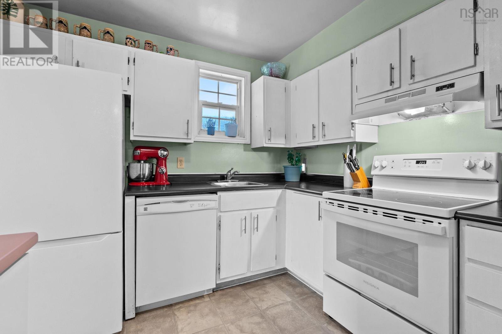 Property 1 of 39 of 131 79 Collins Grove