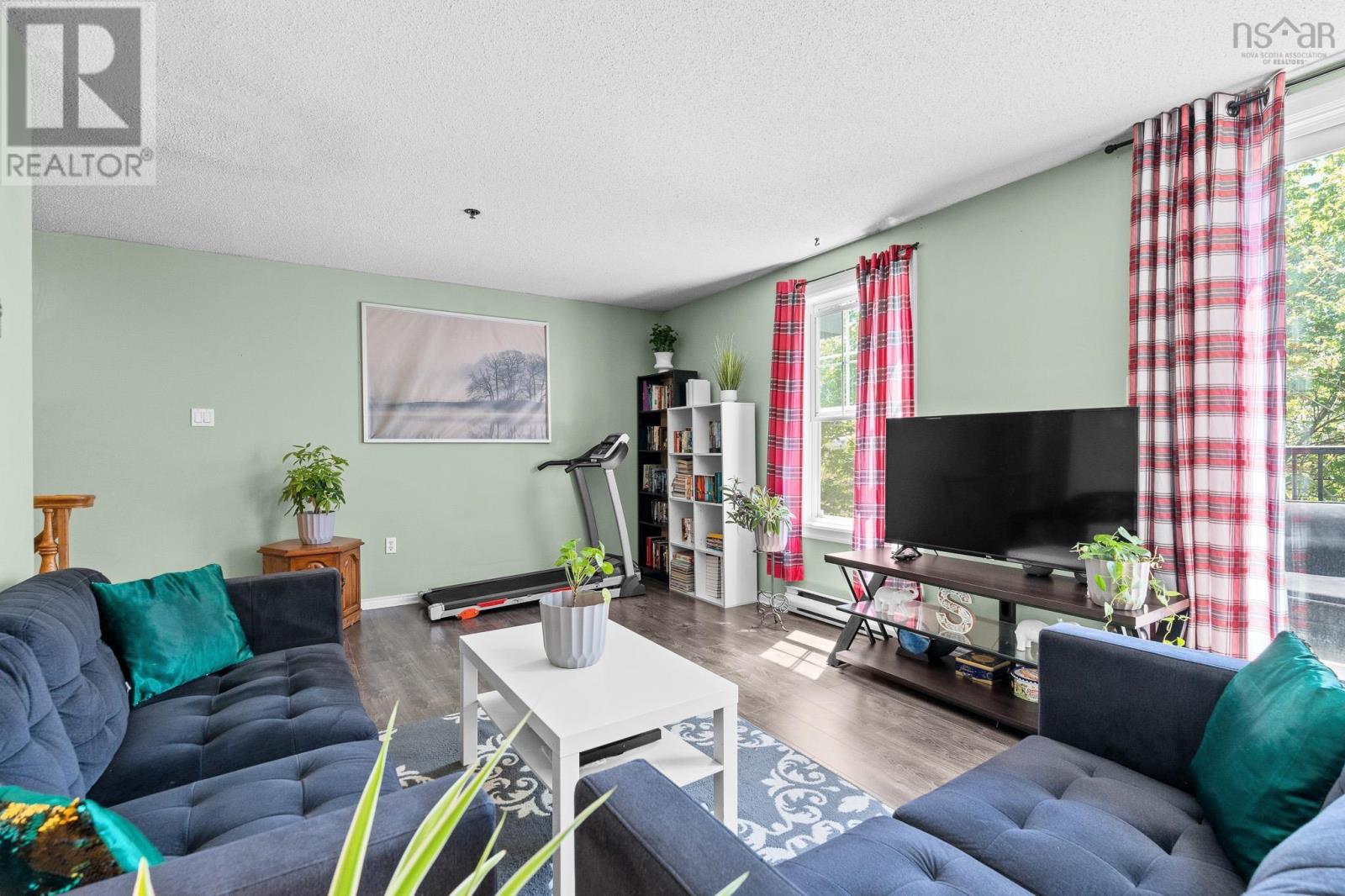 Property 38 of 39 of 131 79 Collins Grove
