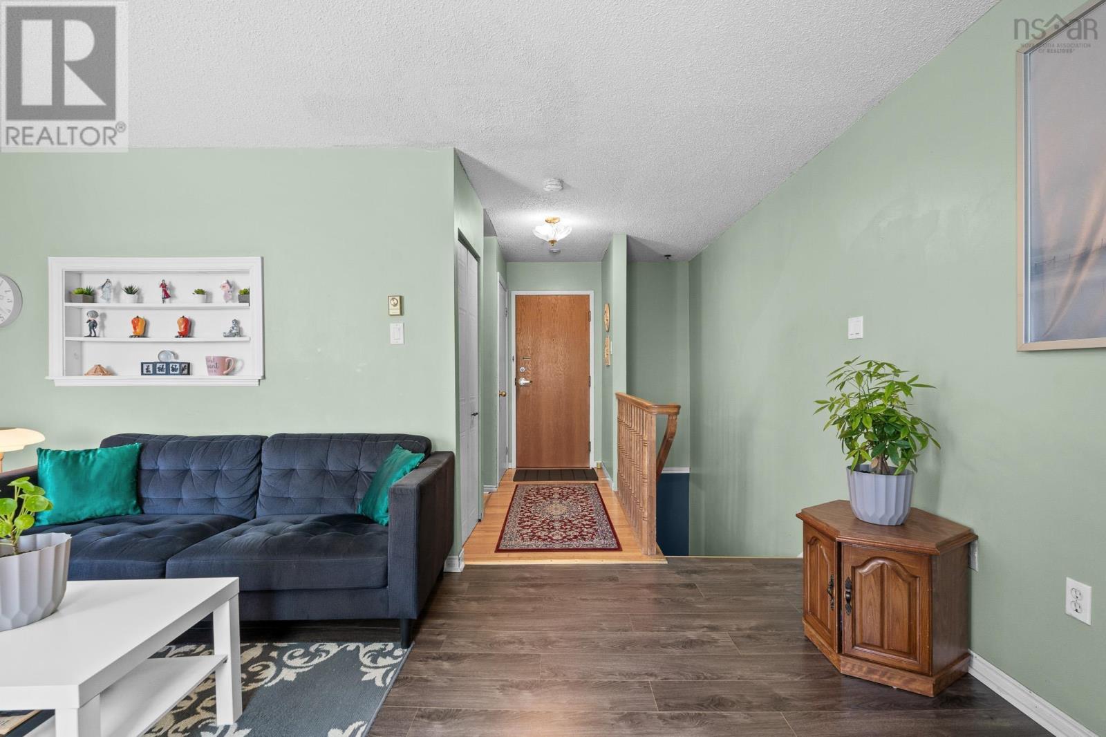 Property 31 of 39 of 131 79 Collins Grove
