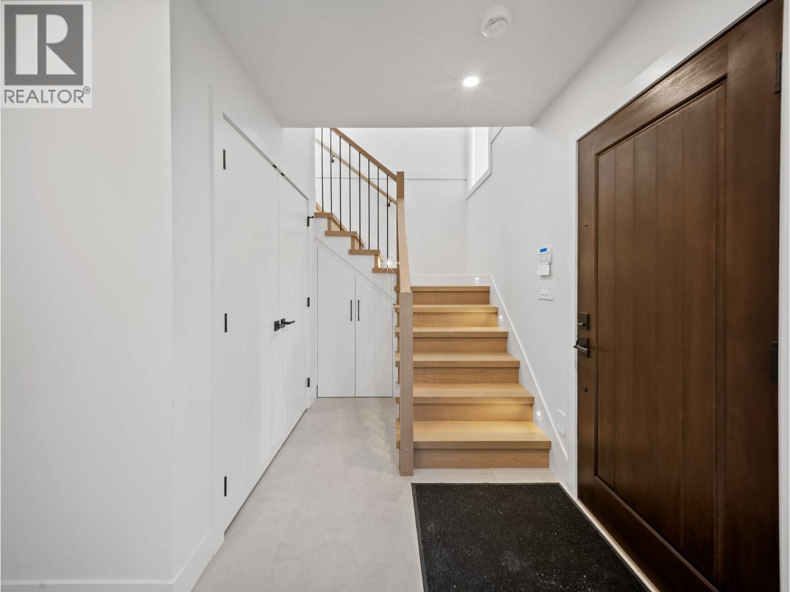3 3786 PETER STREET — photo 3