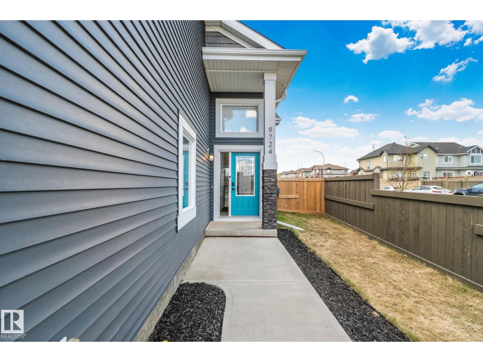 9724 223 ST NW - 4