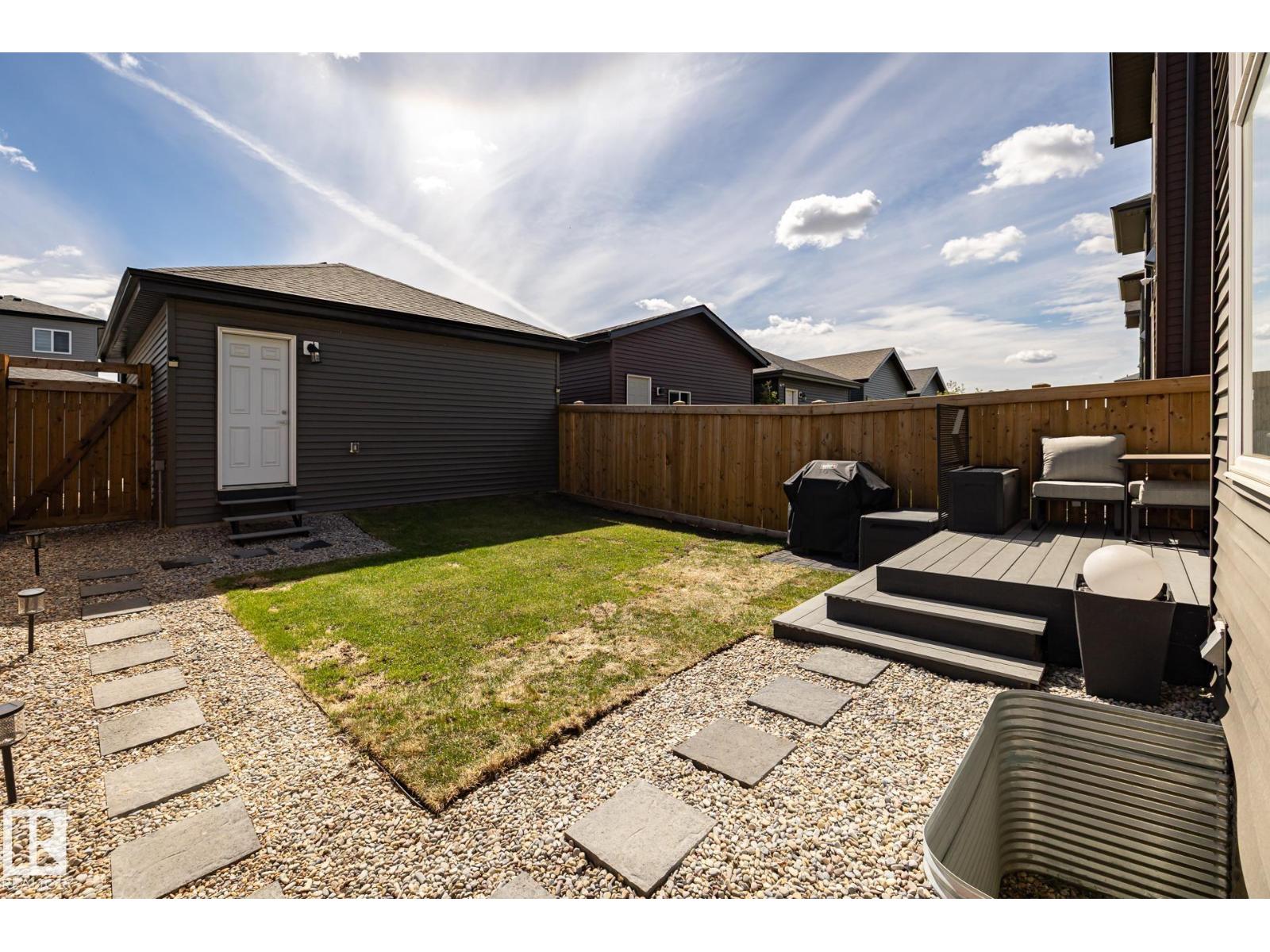 1035 GOLDFINCH WY NW - 40