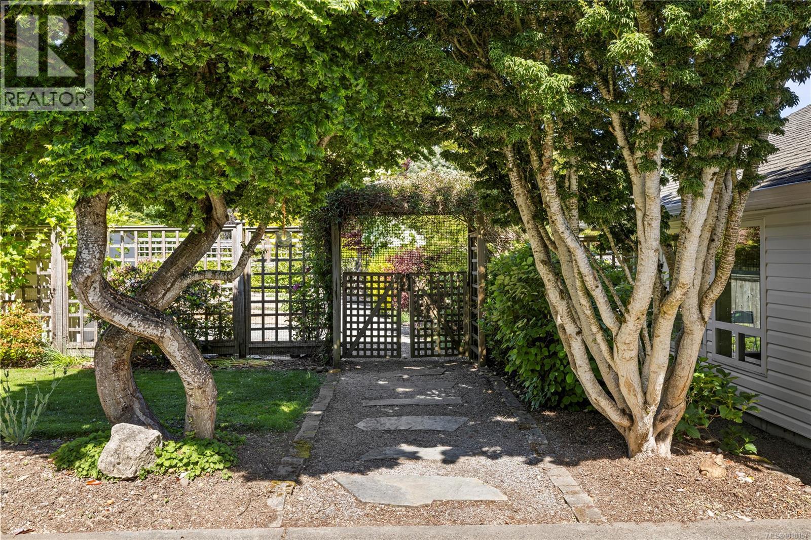 2184 Michigan Way - 55