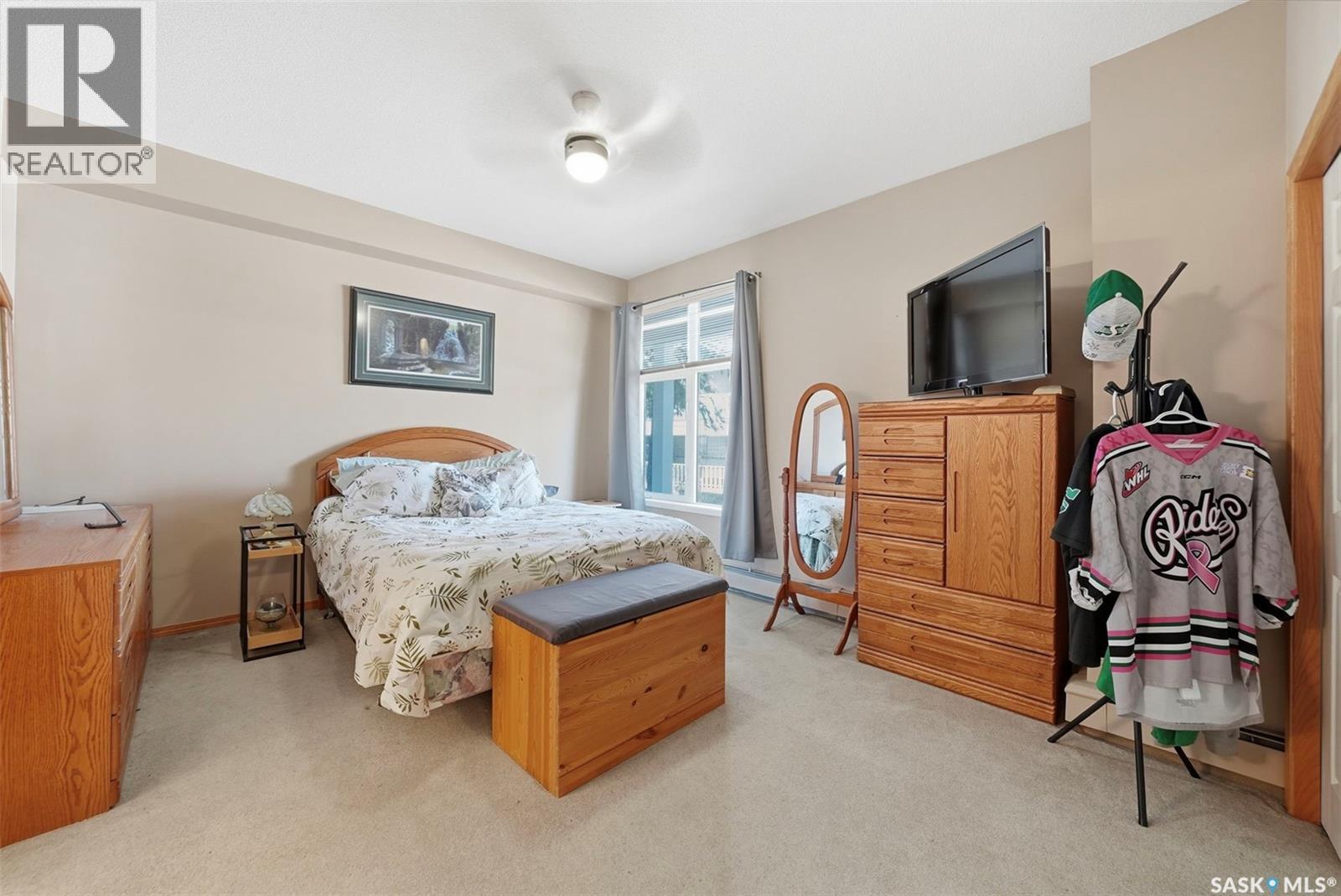 #105 301 34th STREET W - 18