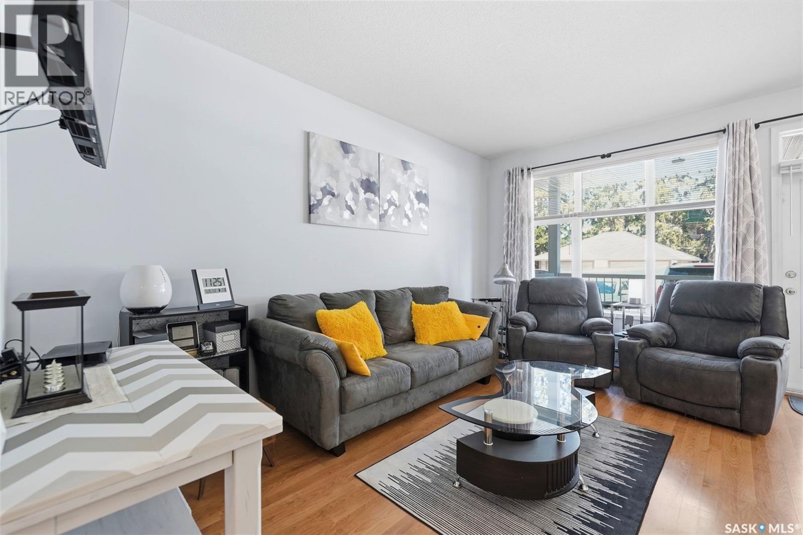 #105 301 34th STREET W - 5
